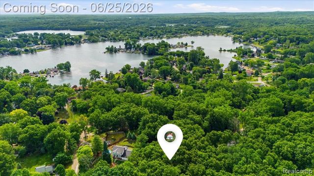 2021 Ardsley Drive, Ortonville, MI 48462