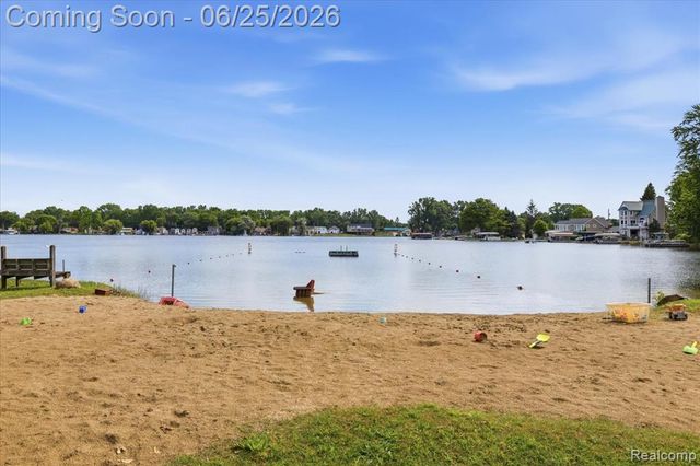 2021 Ardsley Drive, Ortonville, MI 48462