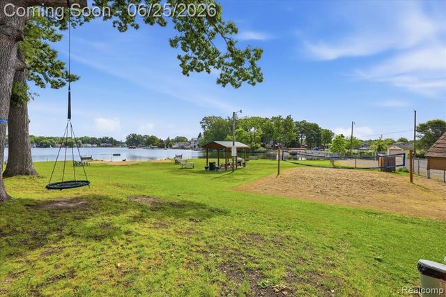 2021 Ardsley Drive, Ortonville, MI 48462