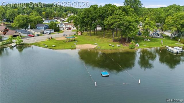 2021 Ardsley Drive, Ortonville, MI 48462