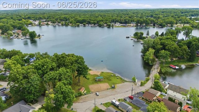 2021 Ardsley Drive, Ortonville, MI 48462