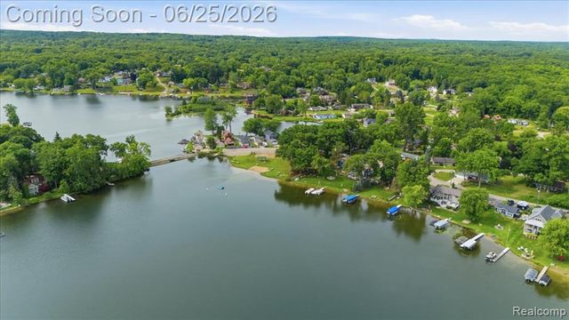 2021 Ardsley Drive, Ortonville, MI 48462