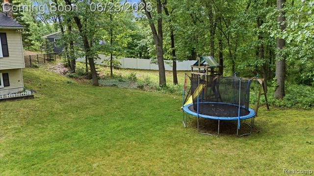 2021 Ardsley Drive, Ortonville, MI 48462