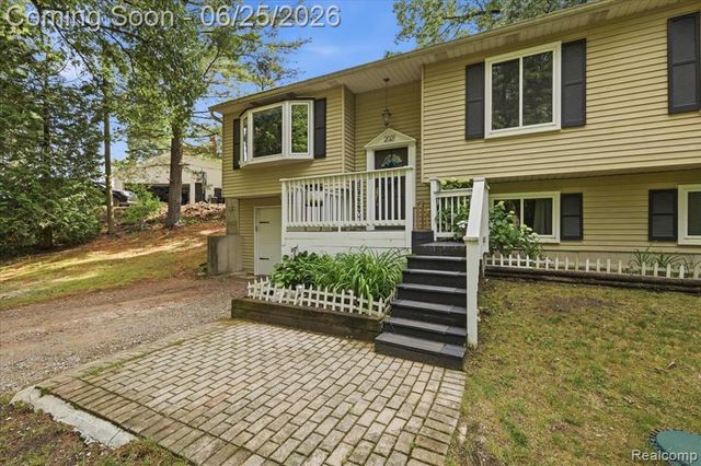 2021 Ardsley Drive, Ortonville, MI 48462
