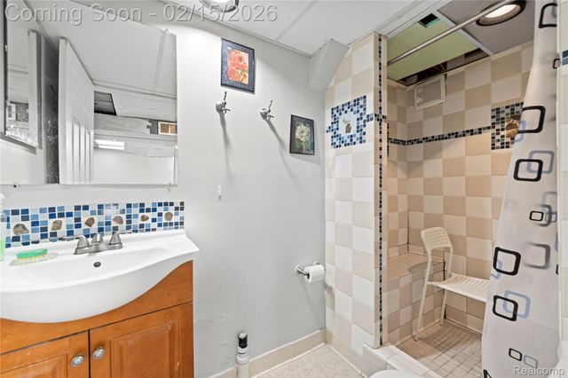 12876 Martin Road, Warren, MI 48088