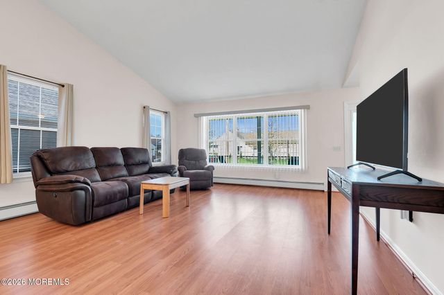 152 Chesterfield Lane, Toms River, NJ 08757