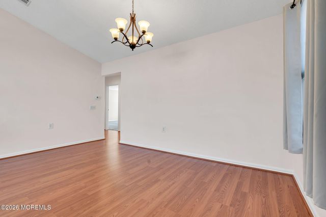 152 Chesterfield Lane, Toms River, NJ 08757