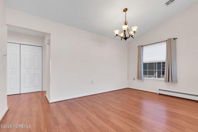 152 Chesterfield Lane, Toms River, NJ 08757