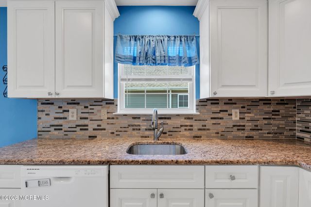 152 Chesterfield Lane, Toms River, NJ 08757