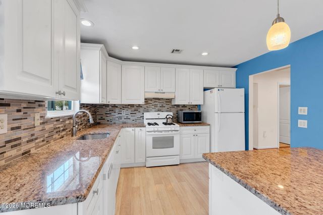 152 Chesterfield Lane, Toms River, NJ 08757