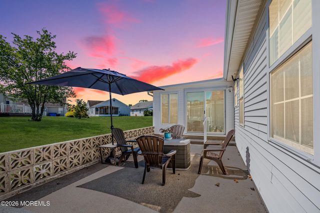 152 Chesterfield Lane, Toms River, NJ 08757