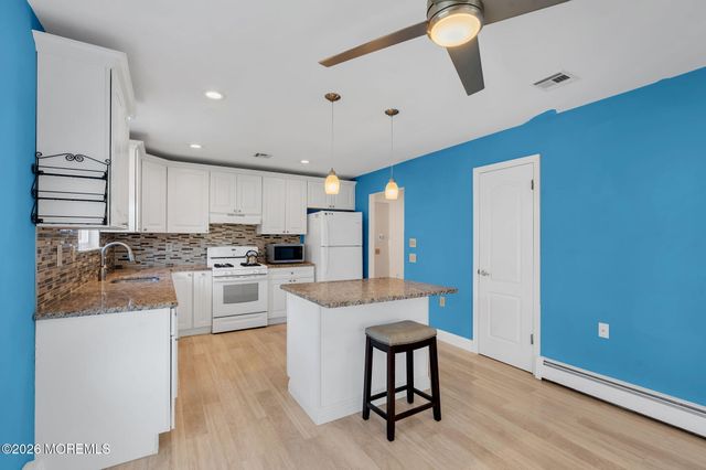 152 Chesterfield Lane, Toms River, NJ 08757