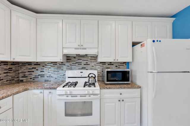 152 Chesterfield Lane, Toms River, NJ 08757