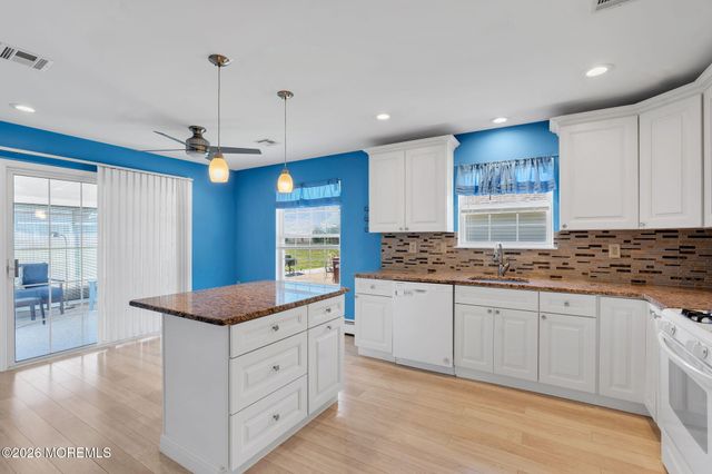 152 Chesterfield Lane, Toms River, NJ 08757