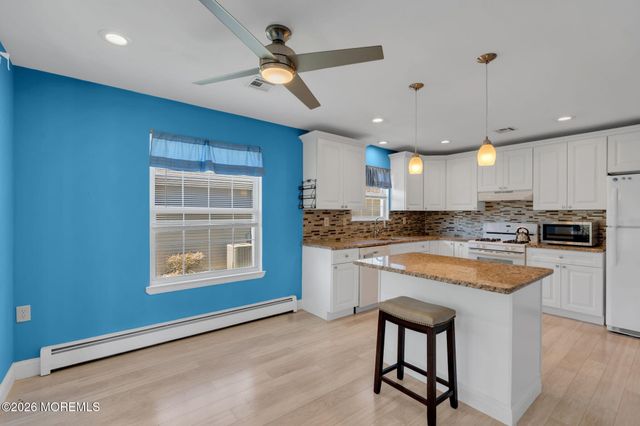 152 Chesterfield Lane, Toms River, NJ 08757