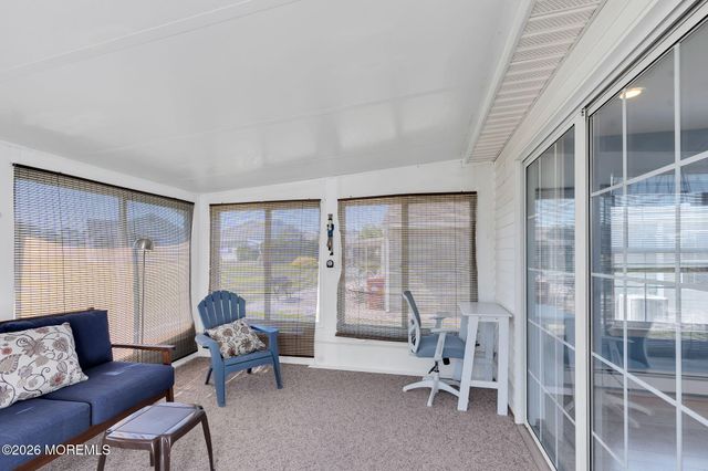 152 Chesterfield Lane, Toms River, NJ 08757