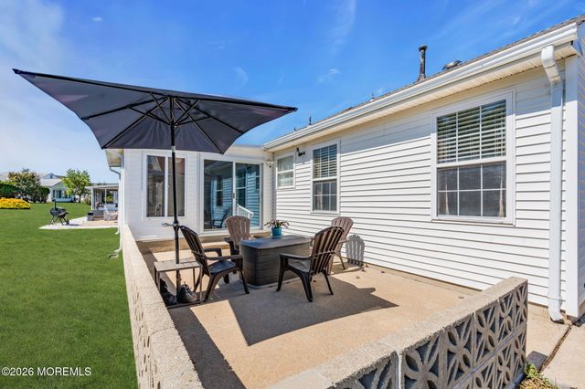 152 Chesterfield Lane, Toms River, NJ 08757