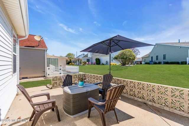 152 Chesterfield Lane, Toms River, NJ 08757