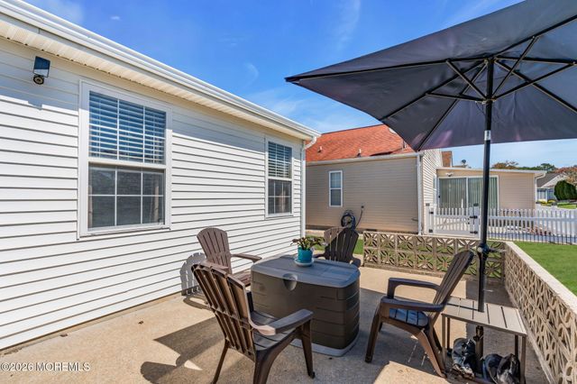 152 Chesterfield Lane, Toms River, NJ 08757