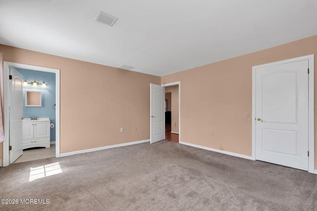 152 Chesterfield Lane, Toms River, NJ 08757