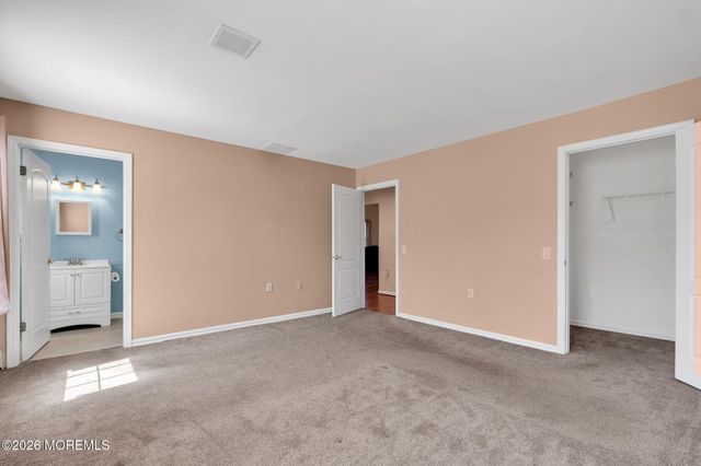 152 Chesterfield Lane, Toms River, NJ 08757