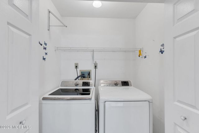 152 Chesterfield Lane, Toms River, NJ 08757