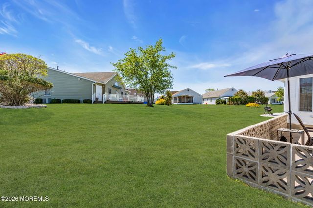 152 Chesterfield Lane, Toms River, NJ 08757