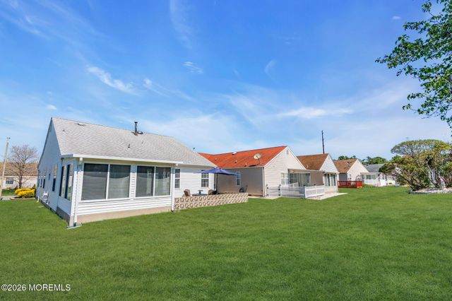 152 Chesterfield Lane, Toms River, NJ 08757