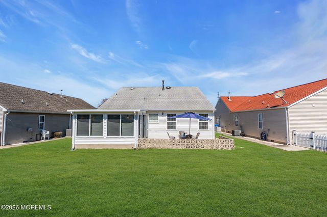 152 Chesterfield Lane, Toms River, NJ 08757