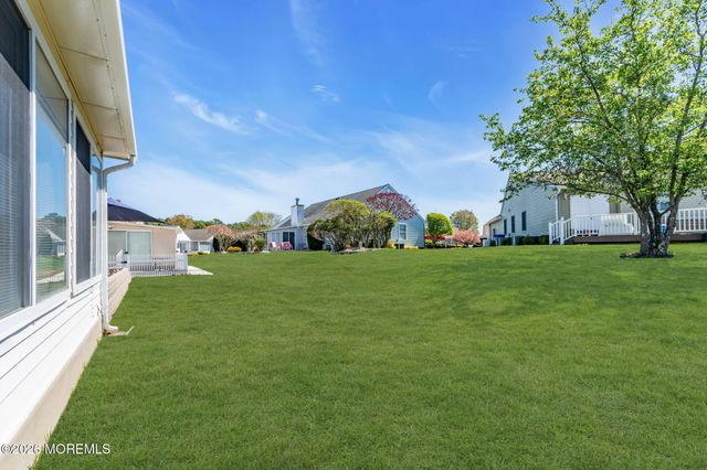 152 Chesterfield Lane, Toms River, NJ 08757