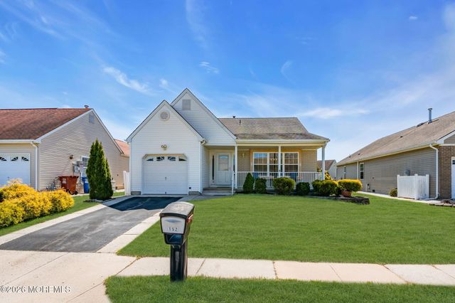 152 Chesterfield Lane, Toms River, NJ 08757