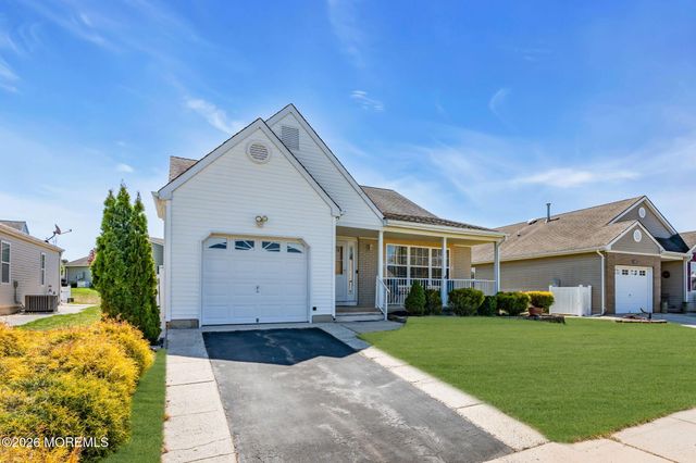 152 Chesterfield Lane, Toms River, NJ 08757