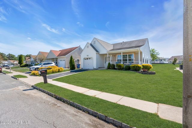 152 Chesterfield Lane, Toms River, NJ 08757