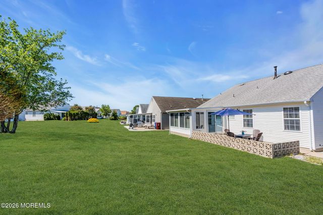 152 Chesterfield Lane, Toms River, NJ 08757