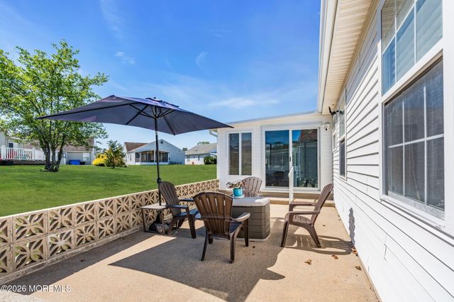 152 Chesterfield Lane, Toms River, NJ 08757