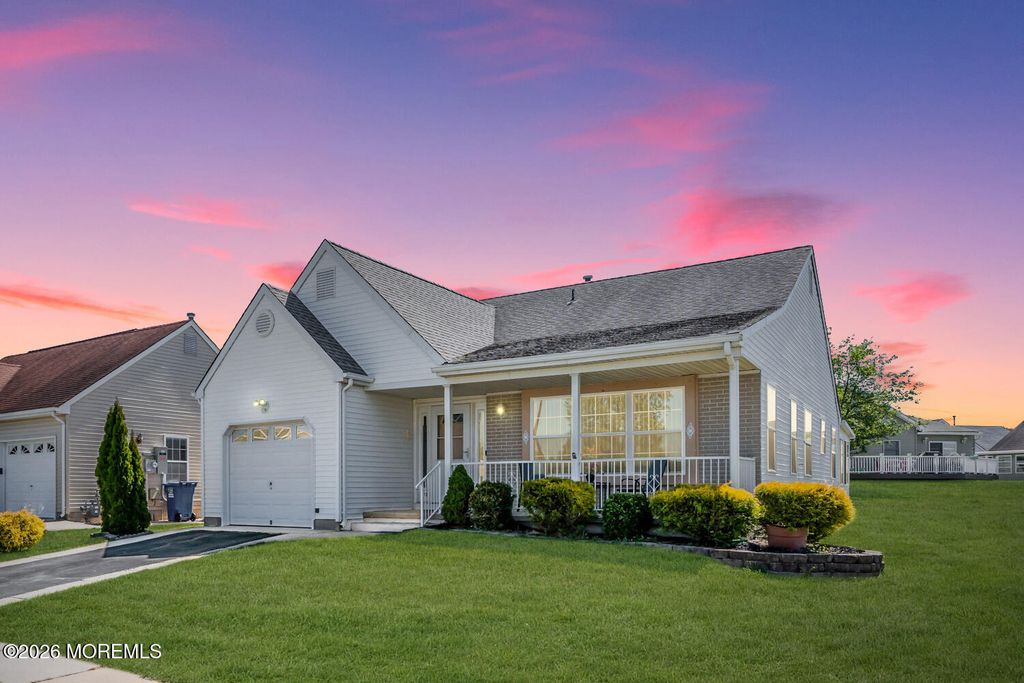 152 Chesterfield Lane, Toms River, NJ 08757