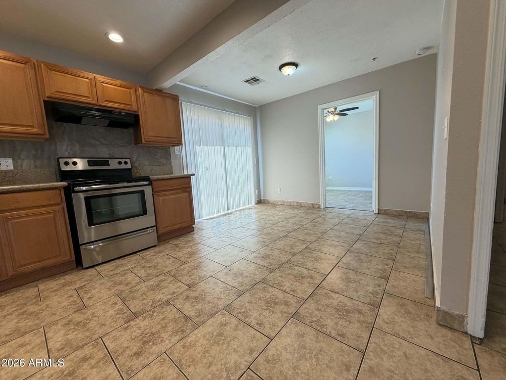 6301 W EARLL Drive, Phoenix, AZ 85033 — photo 4