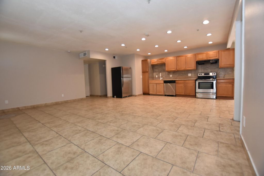 6301 W EARLL Drive, Phoenix, AZ 85033 — photo 5