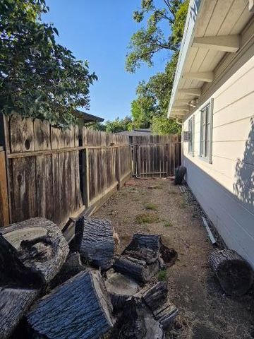 2042 Rutledge Way, Stockton, CA 95207