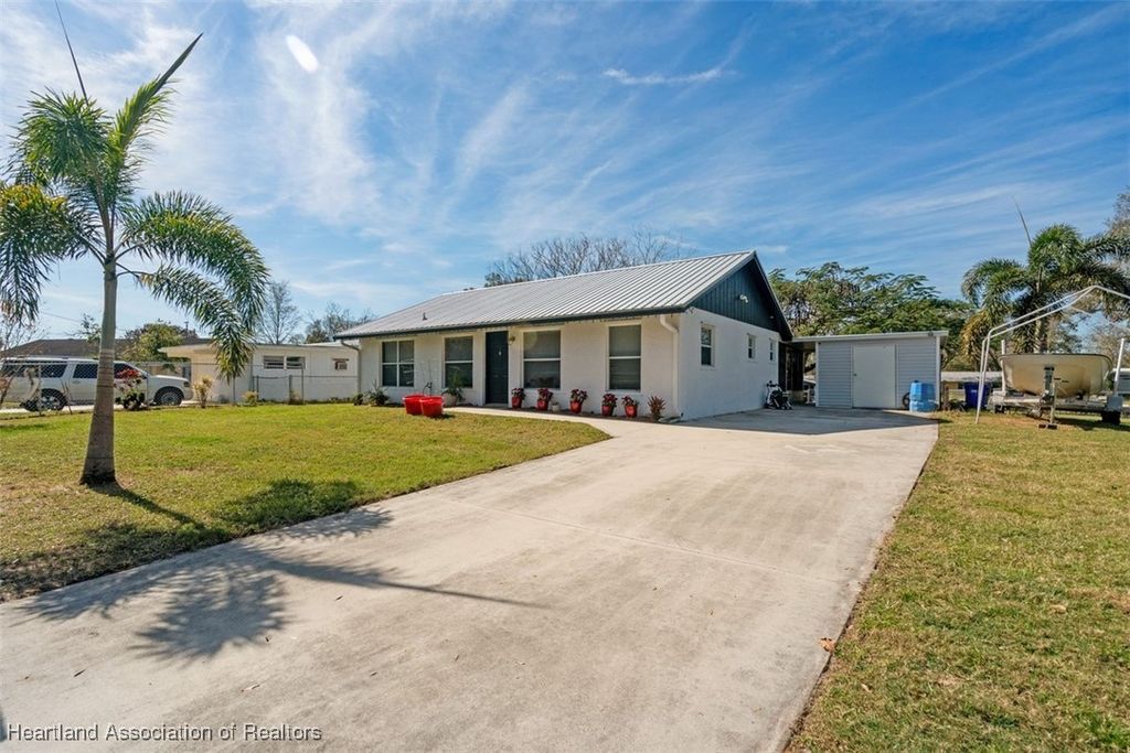 608 SE 8th Avenue, Okeechobee, FL 34974