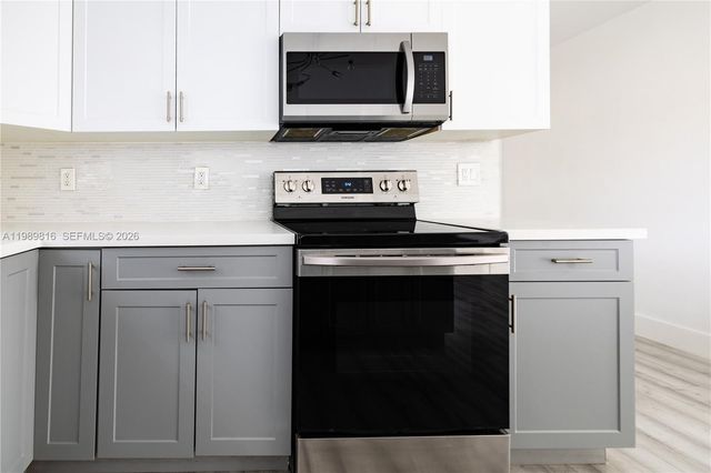 2455 Wiley Ct, Hollywood, FL 33020