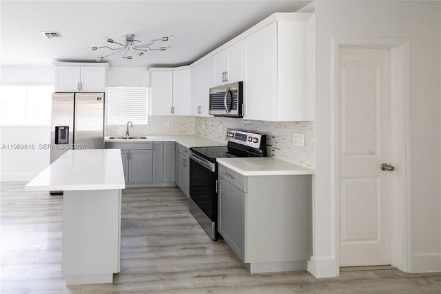 2455 Wiley Ct, Hollywood, FL 33020