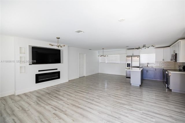 2455 Wiley Ct, Hollywood, FL 33020