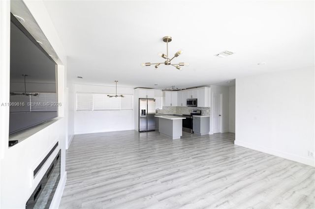 2455 Wiley Ct, Hollywood, FL 33020