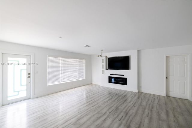 2455 Wiley Ct, Hollywood, FL 33020