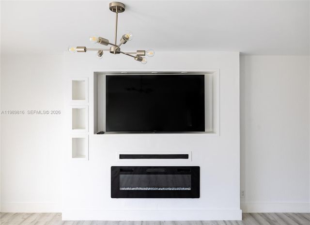 2455 Wiley Ct, Hollywood, FL 33020