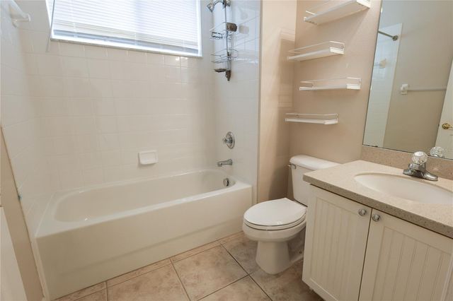 18014 JAVA ISLE DRIVE, Tampa, FL 33647