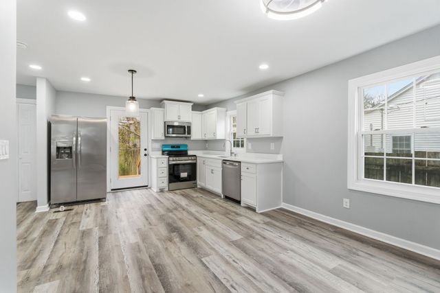214 W Adams Ave, Lebanon, TN 37087