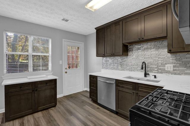 6390 Wedgeview Drive, Tucker, GA 30084