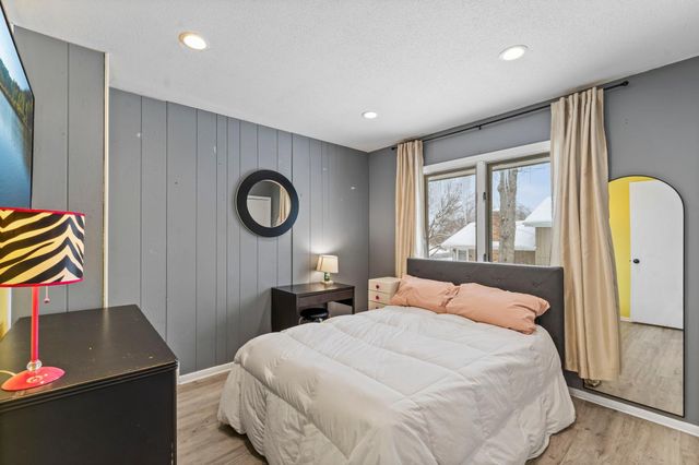 4317 W 98th Street, Bloomington, MN 55437